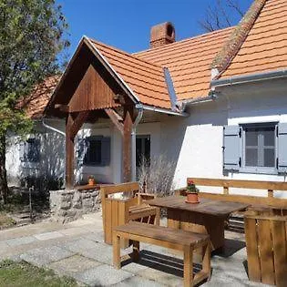 A La Maison - Epp Mint Otthon Holiday home Szentbekkalla