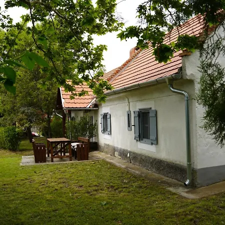 Сasa de vacaciones A La Maison - épp Mint Otthon Szentbekkalla