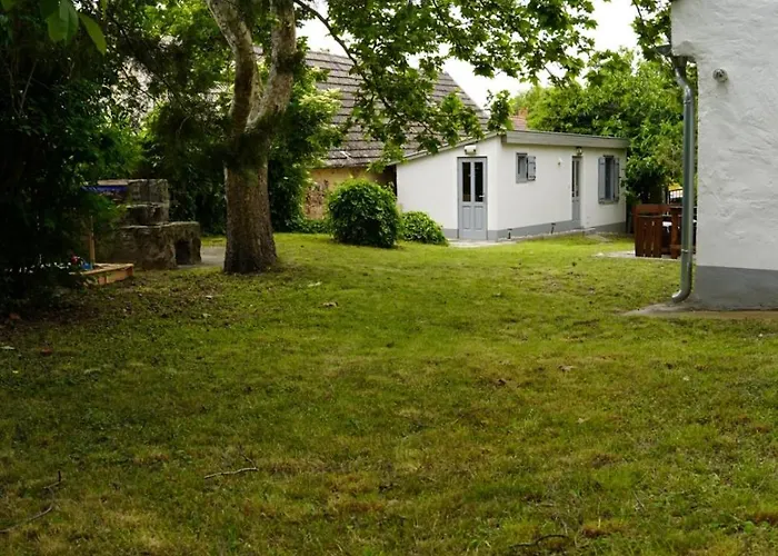 Semesterbostad A La Maison - Epp Mint Otthon Szentbekkalla