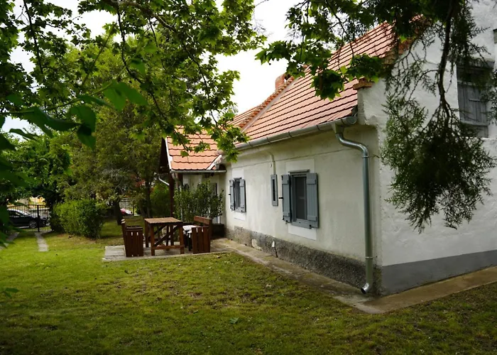 Semesterbostad A La Maison - Epp Mint Otthon Szentbekkalla